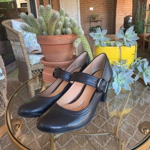Black Cushioned Mary Jane Heel